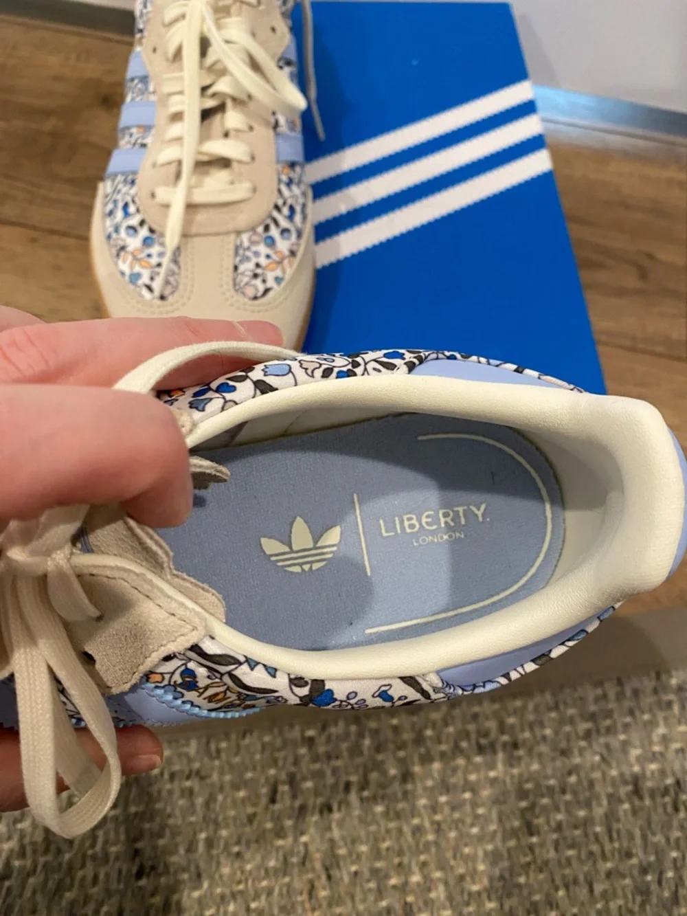 NIB Adidas samba Liberty London floral 6.5 kids (8 women’s) - Picture 6 of 12